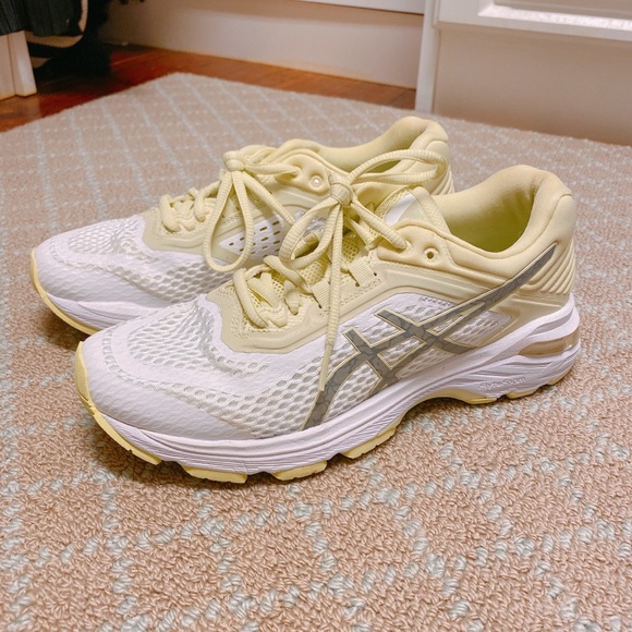 ASICS tennis shoes - Picture 3 of 6